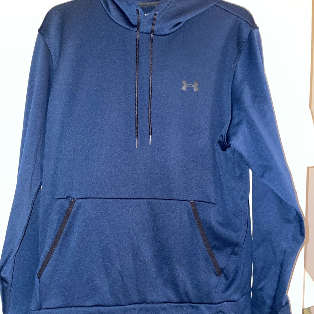 Size Medium Under Armour  sweatshirt